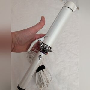 T3 Ceramic 1.75 Barrel White Curling Iron, Perfect Condition NWOB/NWOT